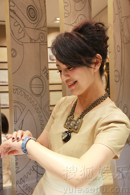 <em>形容女孩子美丽的词</em>_形容海洋的词_形容异域