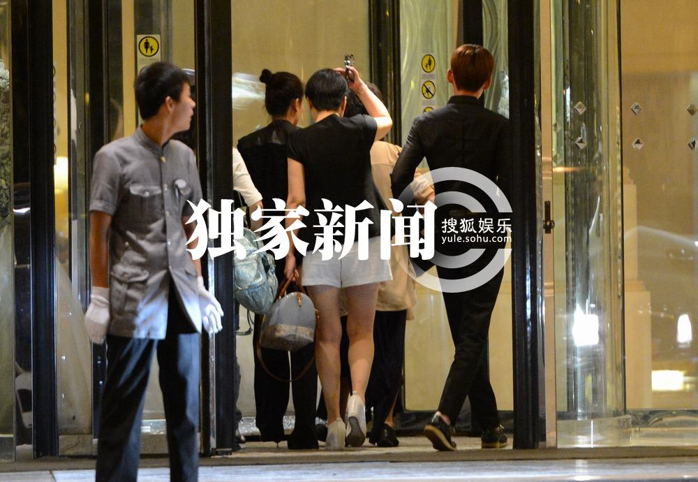 独家:张翰帅气回京 花儿与少年再聚首