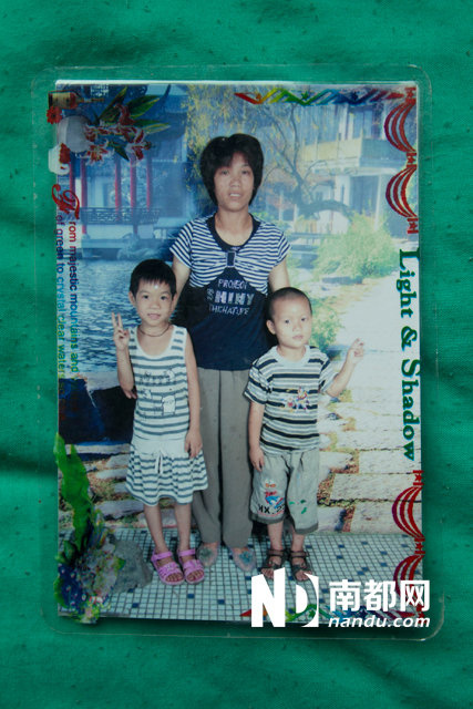 绝望菜农主妇 推女下楼抱儿轻生