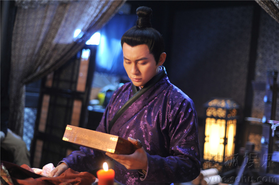 《武媚娘传奇》曝剧照 李晨蹙眉赏花揭血仇内