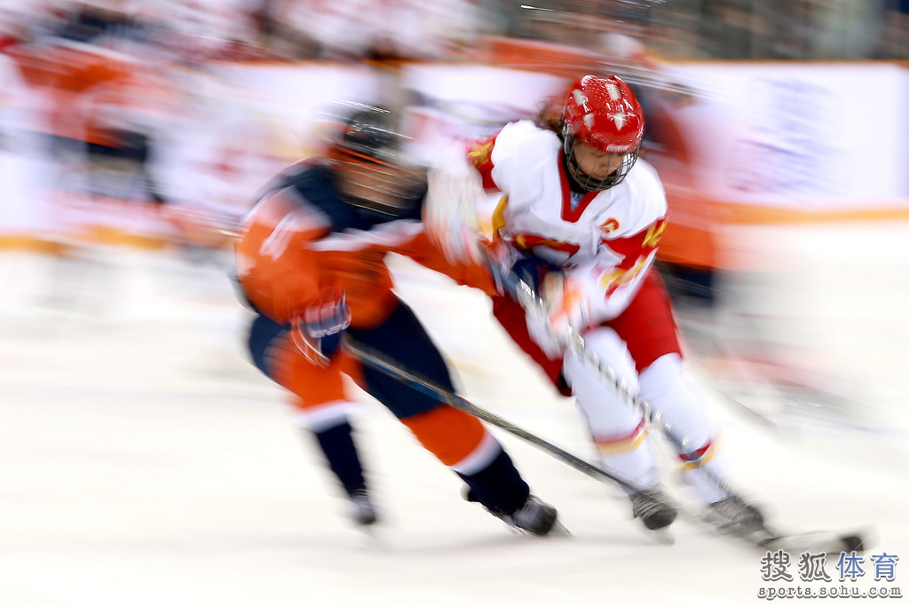 高清图 女子冰球世锦赛 中国队点球2比3荷兰队