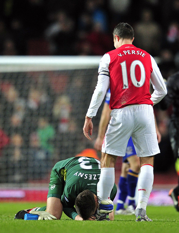 高清:门神亲吻范佩西金左脚 亨利重返酋长球场