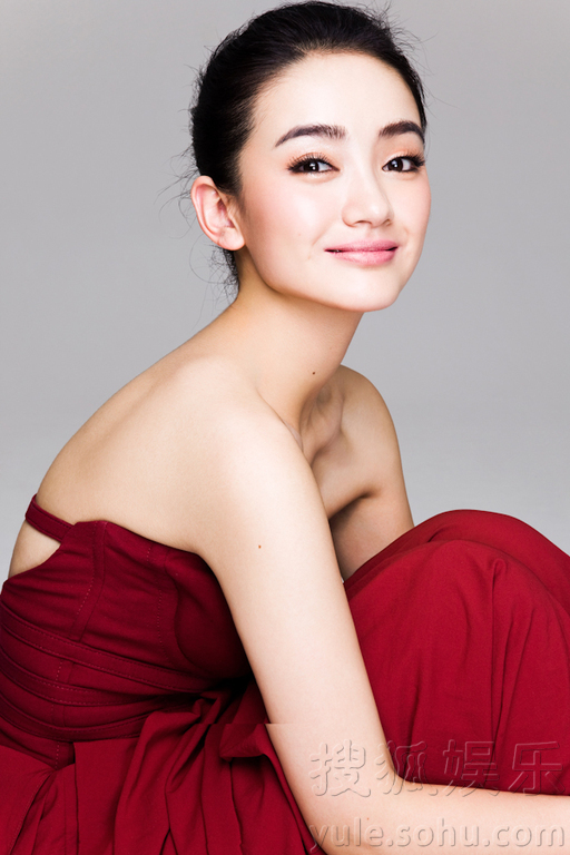 朱杰最新曝光一组写真大片 红裙加身性感优雅-丈母娘-北方网-文化娱乐