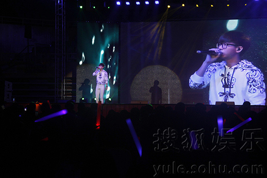 音乐现场分享唱歌 Img8069480_f.jpg