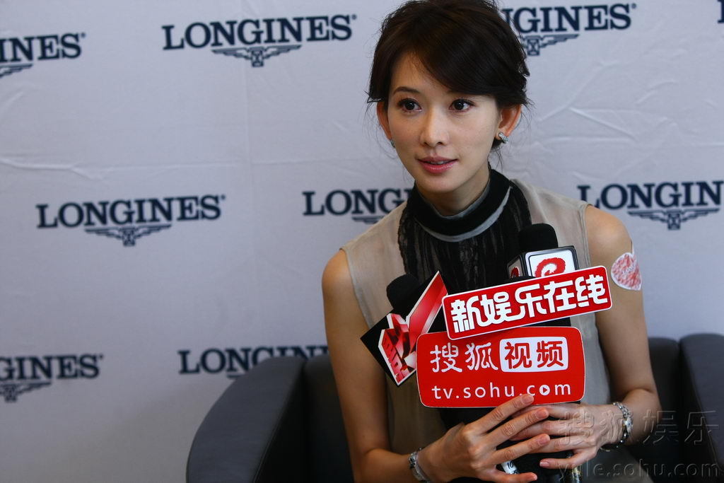 林志玲捞金着薄纱装图片