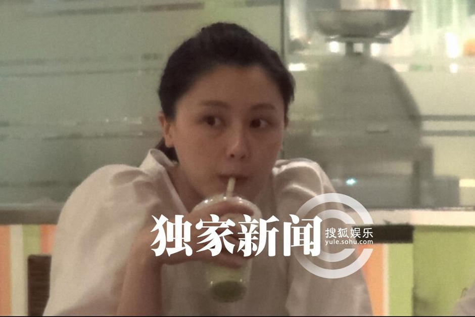 独家:京城四美之甘薇怀孕 挺大肚与姐妹吃饭7