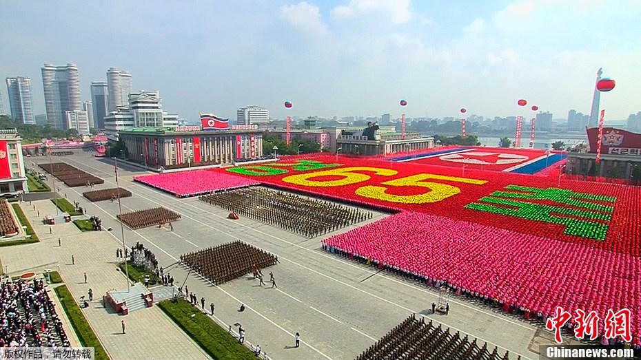 朝鲜建国65周年阅兵 女兵方阵英姿飒爽