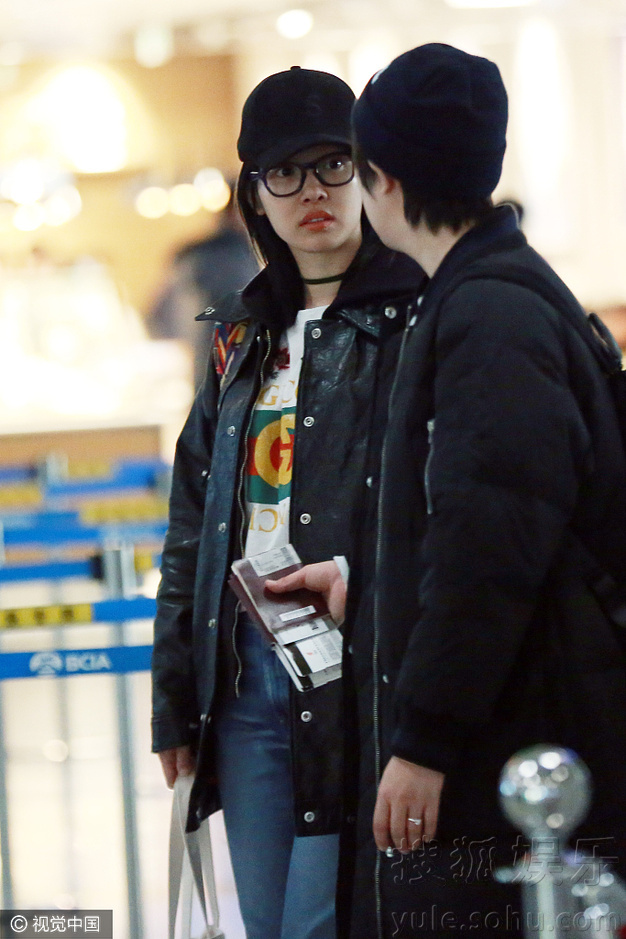 白百合出轨风波前携子外出 全程注目母爱满满(图)