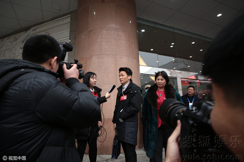 宝宝来了!王宝强携两份提案参加河北政协会议(图)