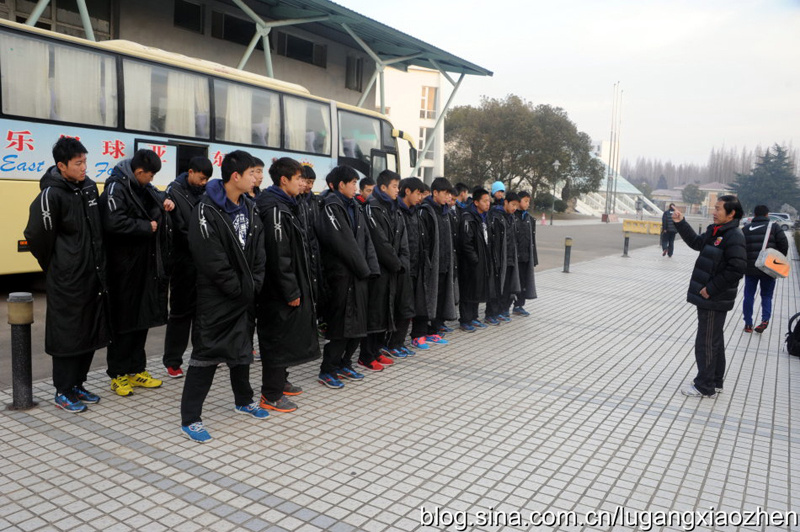 中国曼联再起航 根宝杭州热身握手冈田武史(图)
