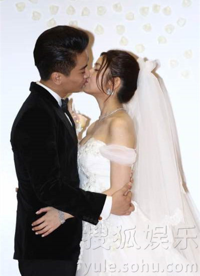 甜到齁!陈晓陈妍希婚礼现场幸福相依甜蜜拥吻