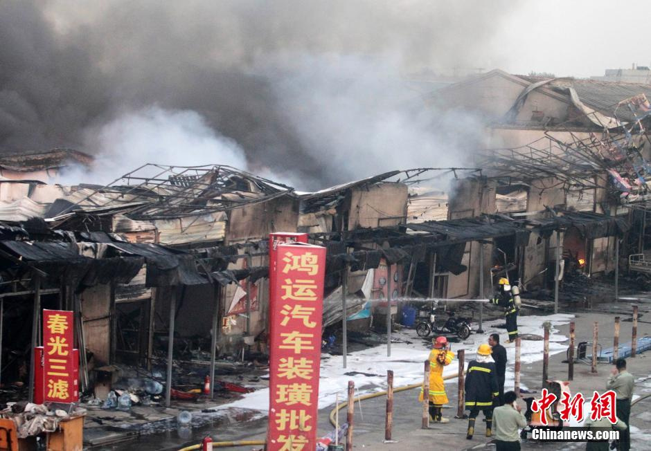 江苏徐州汽配城突发大火8048100-汽车频道图