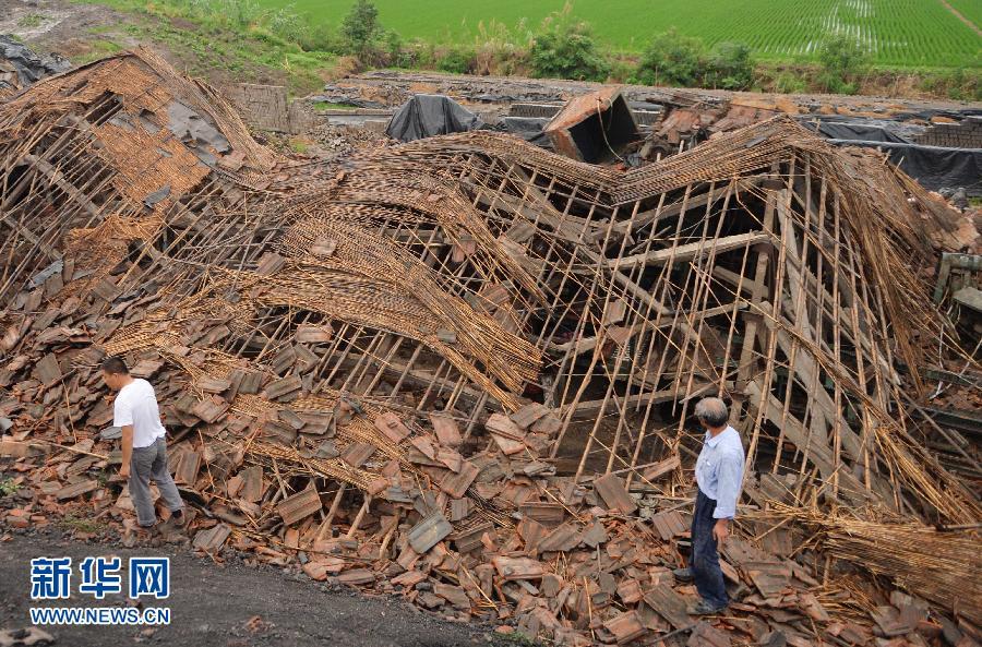 江苏高邮遭遇龙卷风袭击-新闻图片库
