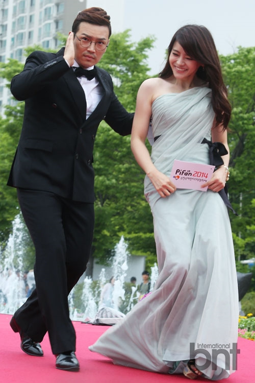 演员孙艺珍玄彬等亮相第18届富川国际电影节