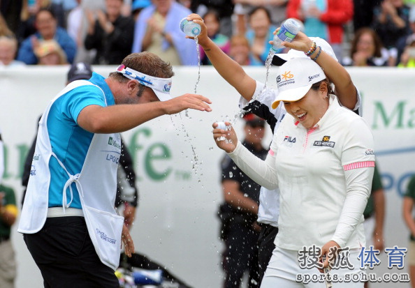 gdp夺冠照片_2014年马刺夺冠阵容如今怎么样 GDP全部退役,卡哇伊再夺冠(3)