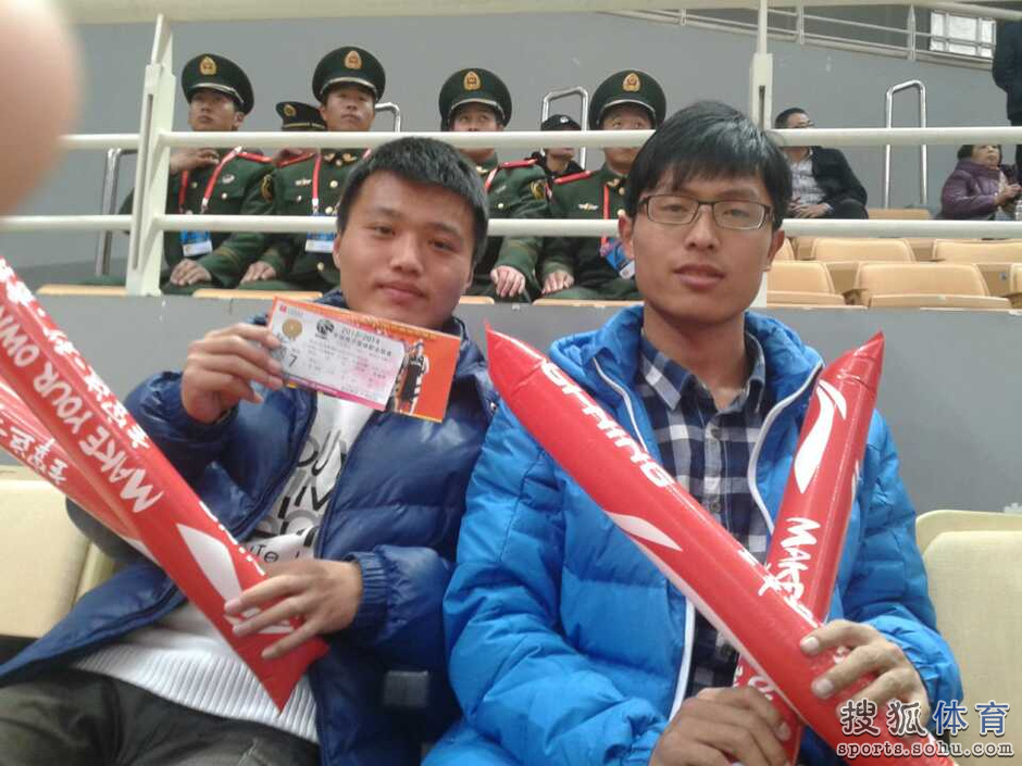 CBA官网球迷展示赠票300多位球迷现场看球(图)62304