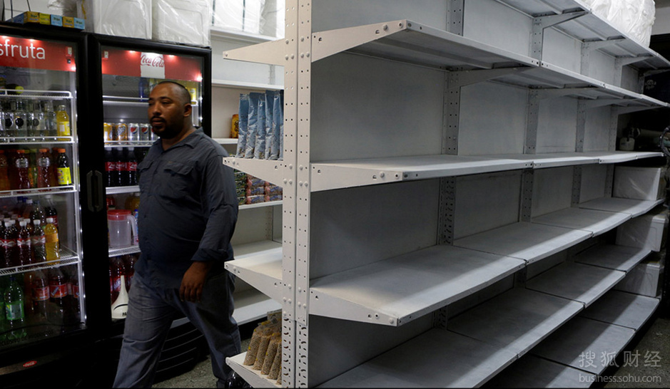 委内瑞拉物资匮乏物价飞涨:民众排队抢购8471