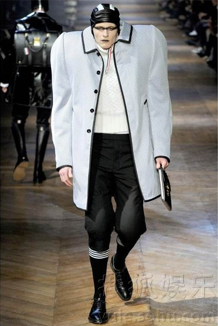 英国时装秀现奇葩造型 网友惊呼毁三观62032