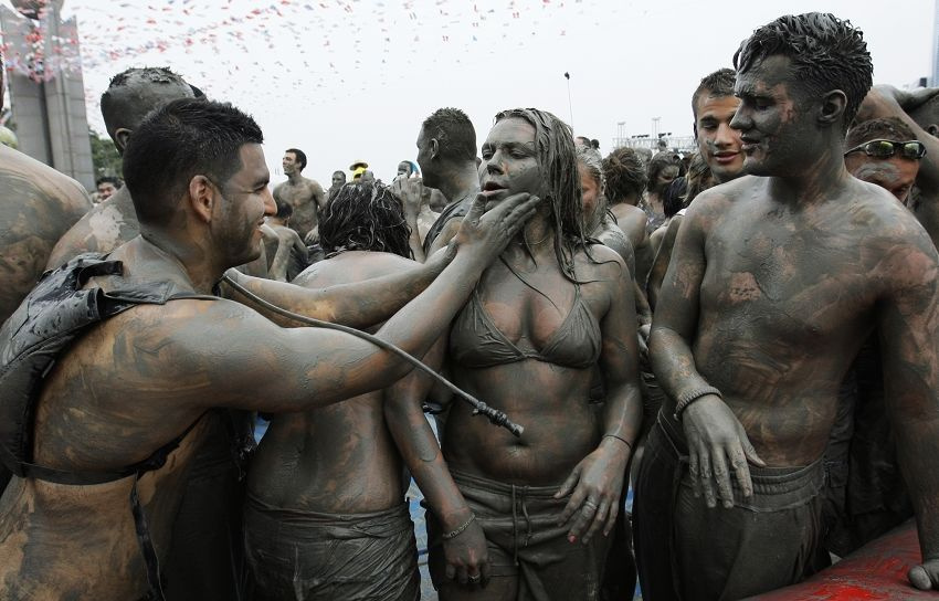 日本<em>美女</em>摔跤:扯头发挖鼻孔场面惨烈5823304