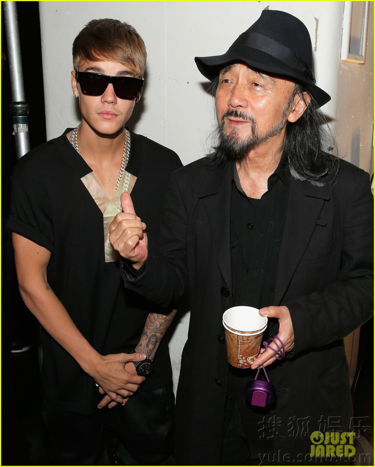 比伯携手山本耀司现身Y3时装秀