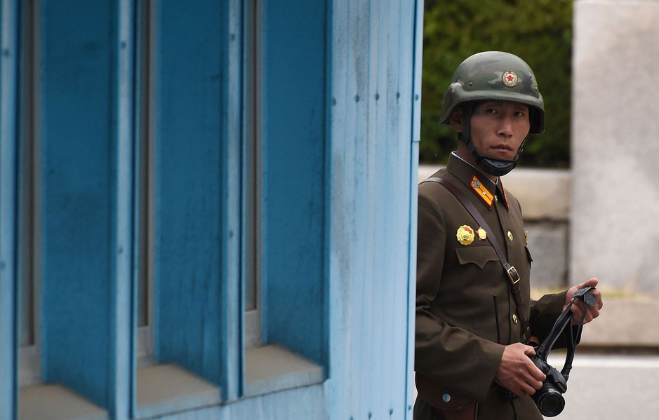 美副总统到访三八线 朝鲜士兵拍照记录89659
