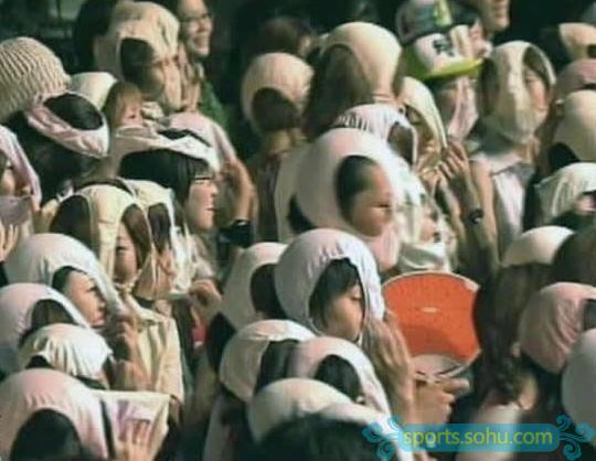 日本<em>女生</em>最近流行<em>内裤</em>套头上-Wap频道<em>图片</em>库