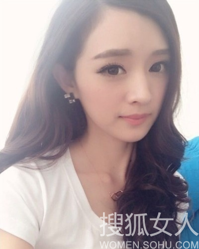90后嫩模酷似杨幂图片