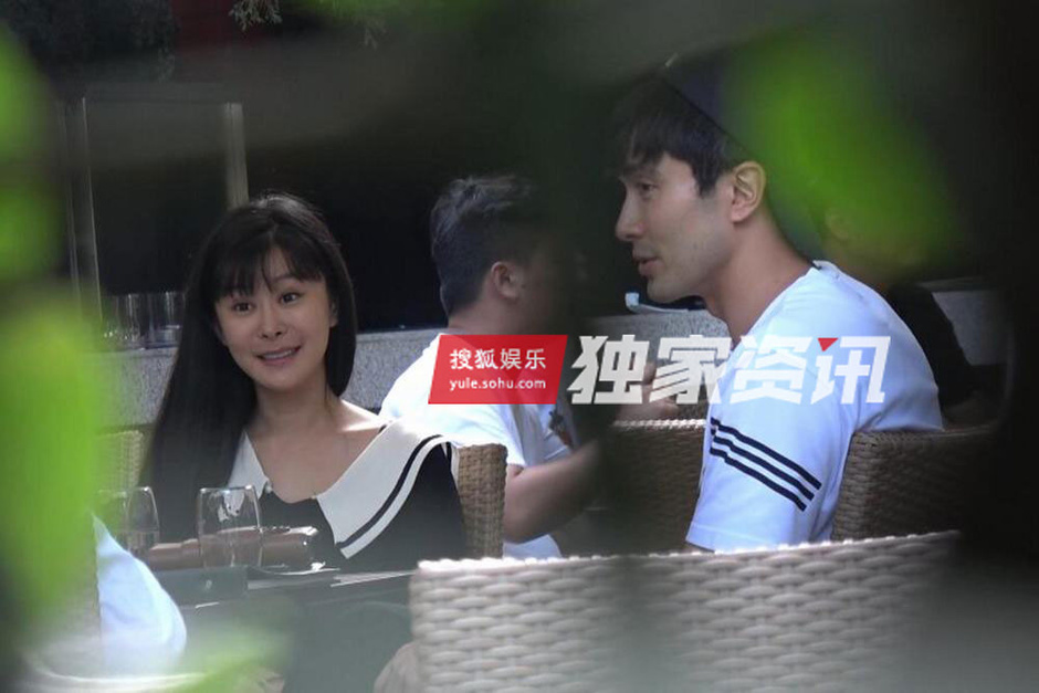 独家:高伟光约美女聊天 绅士叫代驾送其回家