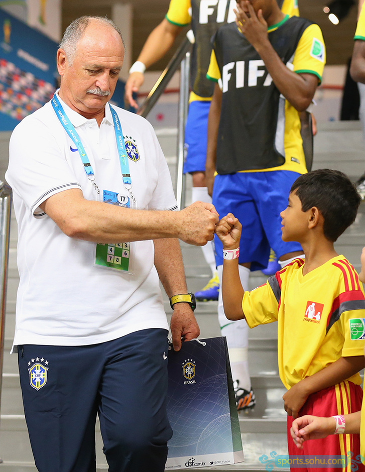 18日表情:门神奥乔亚幸福庆祝平局 内马尔泪奔