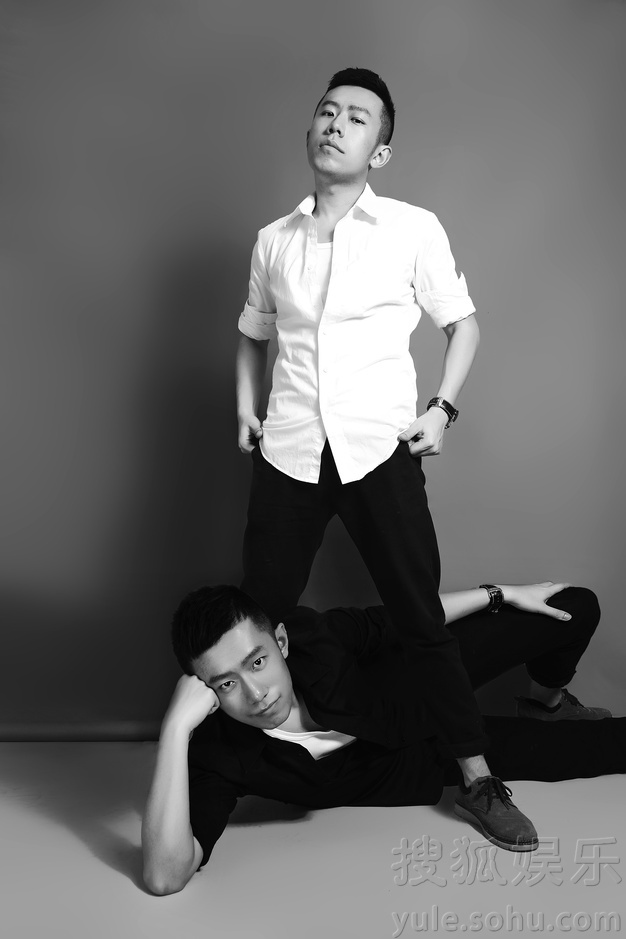 设计师余磊最新写真大片曝光 绅士帅气不失活
