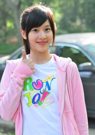 <em>奶茶妹妹</em>当主持人清纯抢镜 盘点<em>奶茶妹</em>造型60