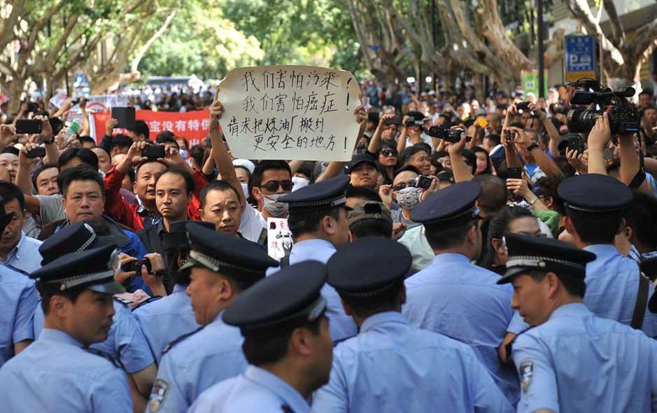 上千群众聚集昆明市中心 抗议安宁PX项目500