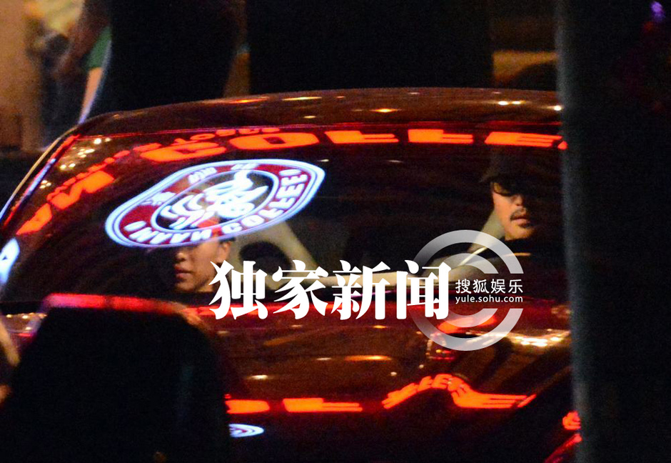 独家:涂松岩带小<em>女友</em>做<em>按摩</em> 一同回家似夫妻7