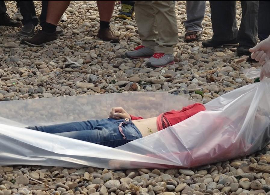 大连星海公园1年轻女孩坠海身亡