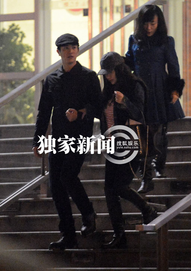 独家:霍思燕产后身材发福 牵手老公会友秀恩爱