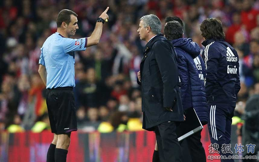 盘点穆帅争议瞬间:戳巴萨主帅眼珠 令名哨退休