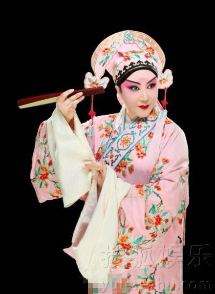 郭德纲为媳妇王慧庆生 晒夫妻二人贴面合影64