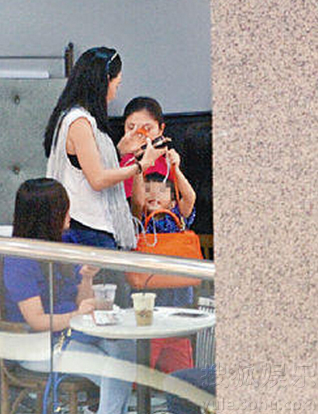 张柏芝母子返港 为小儿子Quintus庆5岁生日