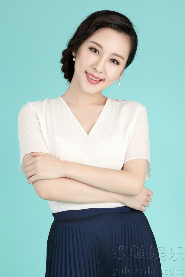魏辰妃秋季写真曝光 笑嫣如花优雅恬淡展魅力