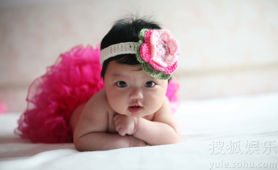 萌化了!阿拉蕾婴儿照曝光大眼圆圆表情可爱