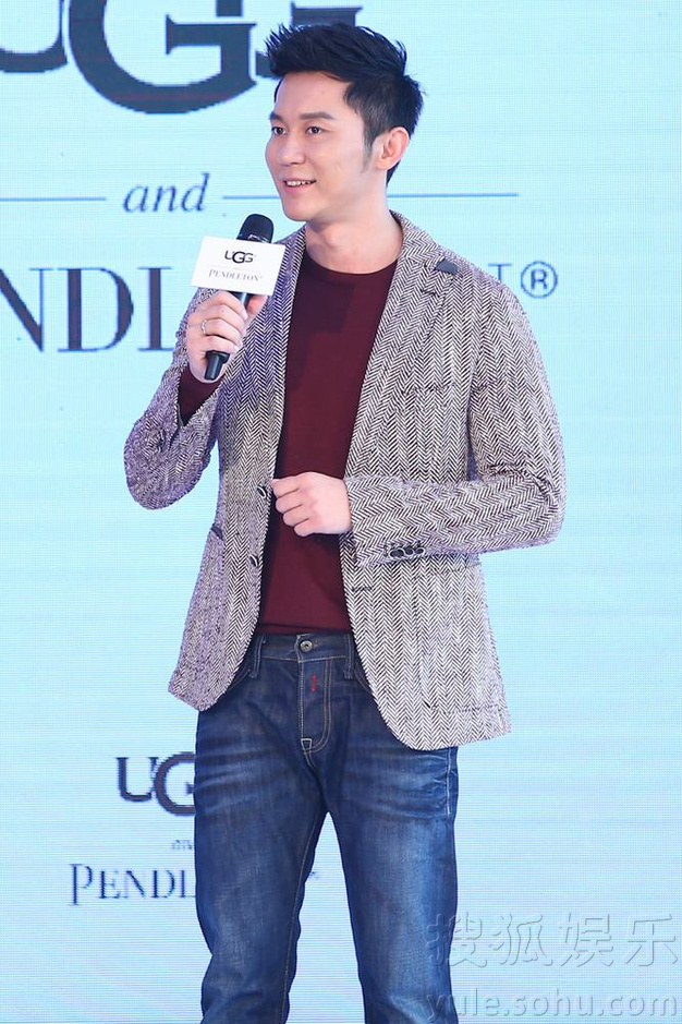 李晨无名指带戒指 张歆艺祝福“晨冰”恋