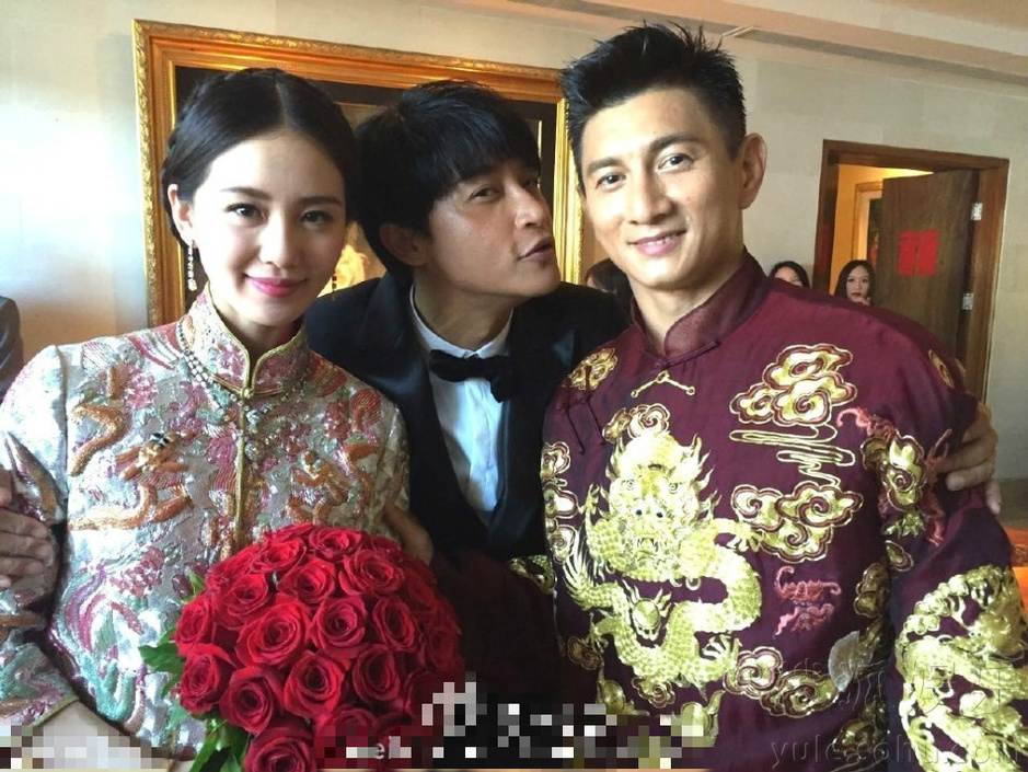 搜狐娱乐讯  3月20日吴奇隆和刘诗诗大婚当天,伴郎之一的陈志朋在微博
