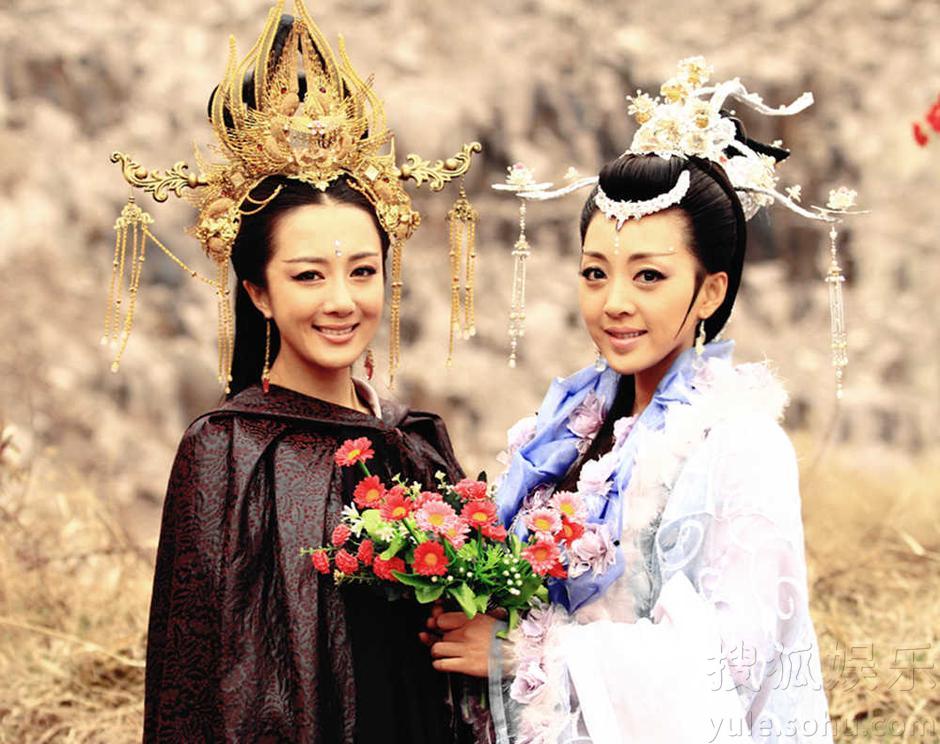 李依晓戏外嘟嘴卖萌感情甚好