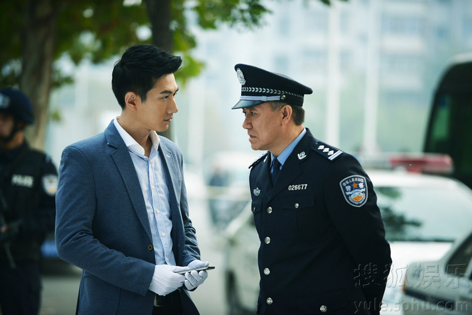 《别让我看见》开播 李幼斌何明翰成央视新擂