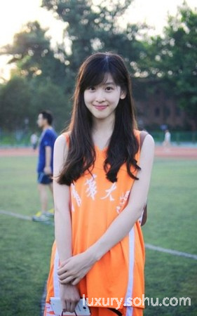 <em>奶茶妹妹身世起底</em>:父亲总裁 在清华陷陪睡门?