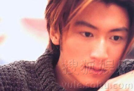 Lucas留长发了!颇有老爸谢霆锋刚出道时的味道