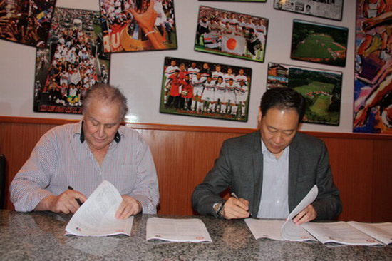 高清:鲁能圣保罗签战略协议 探访巴豪门青训营