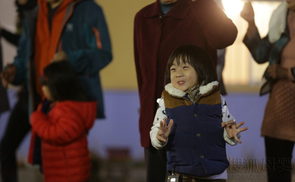 Kimi变身表情帝 获Angela喂饭两小无猜58624