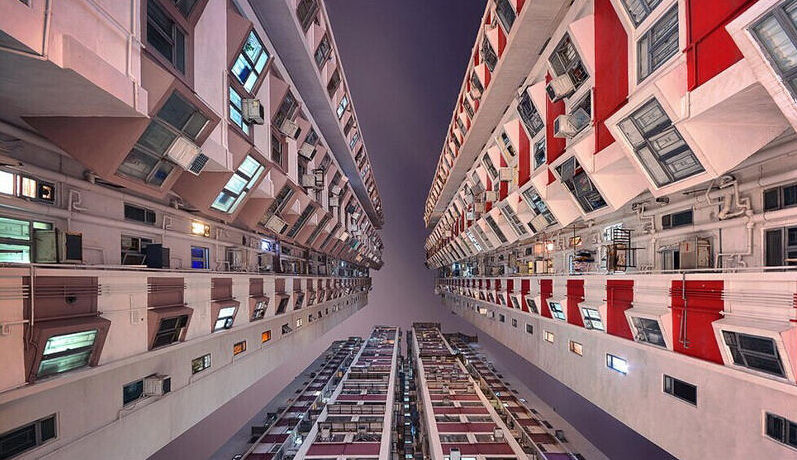 仰望香港摩天大楼 城市如同森林般令人晕眩