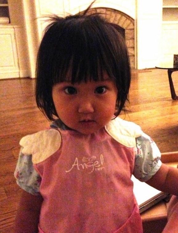 赵子琪女儿近照曝光偷穿妈妈拖鞋萌到爆5324120-